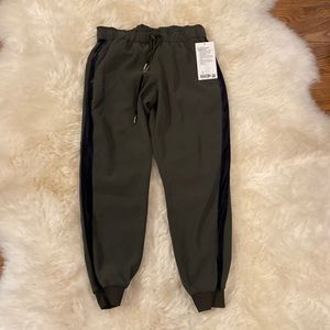 On the Fly Jogger *Velvet Trim